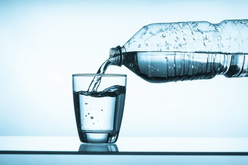 The Benefits and Considerations of Drinking 4 Liters of Water a Day