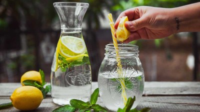 Who should not drink lemon water early in the morning? Why do health experts discourage it?