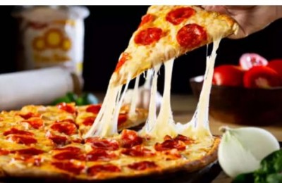 बच्चे पिज्जा की मांग करते हैं तो उससे पहले जान लें इसके खतरनाक परिणाम, पिज्जा खाने के बाद 11 साल की बच्ची की मौत!