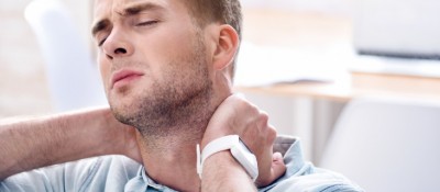 If you have a headache throughout the day or there is a cramp in your neck, could these be the initial signs of cervical pain? Know the treatment
