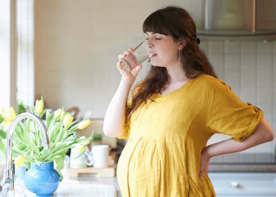 गर्भवती महिलाओं से उनके शिशुओं तक पहुंचाई जाती है COVID एंटीबॉडी