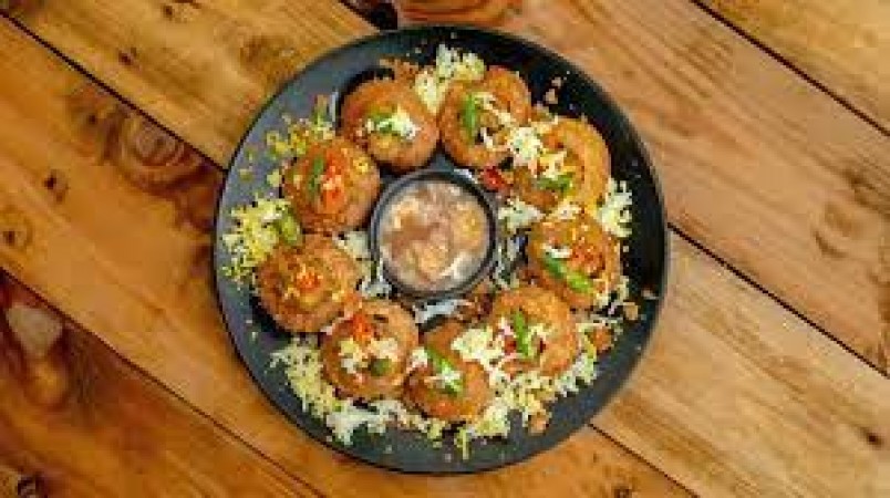Serve sweet chaat to guests after dinner, they will get lots of praise