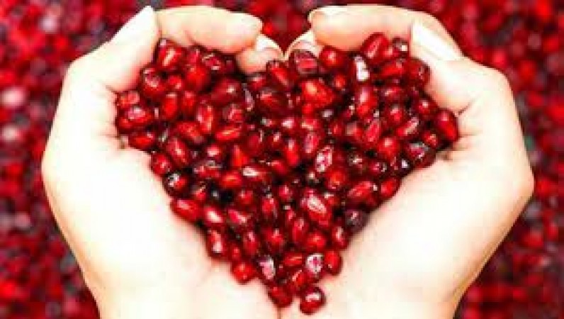 If you have iron deficiency then do not eat pomegranate, this fruit will never cause deficiency