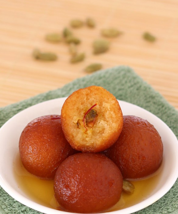 How many calories does one roti have in one Gulab Jamun?