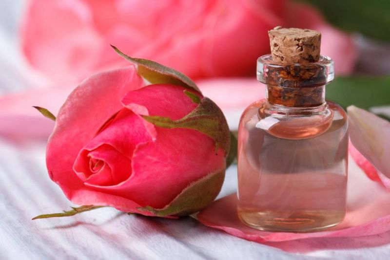 4 Useful ways to use rose water