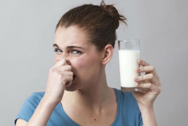4 Signs tell you that your milk has gone bad