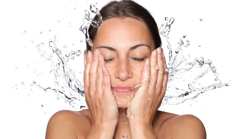 Know right temperature of water to wash your face