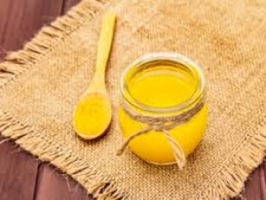 How many spoons of ghee should one eat daily to gain weight?