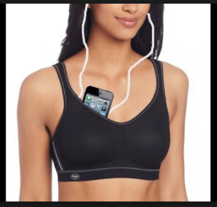 You shouldn't carry your mobile phone in bra, know the reason here
