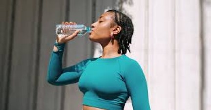 How much water should one drink every day for weight loss? Know what health experts say