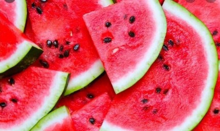 Be careful if you eat too much watermelon in summer, if this is a problem then stop eating it immediately
