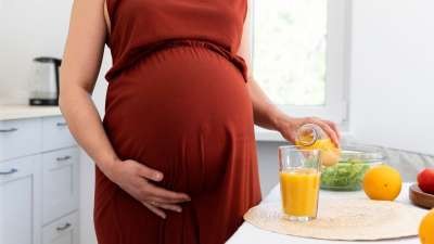 Pregnant women should eat these foods to stay healthy in summer