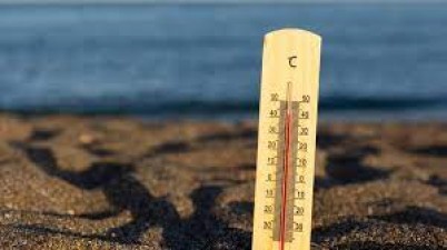 If the temperature increases by 2 degrees, how much does the risk of heatwave increase?