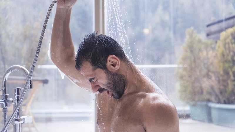 Hot vs Cold Showers: Which water is beneficial for bathing, know the opinion of health expert