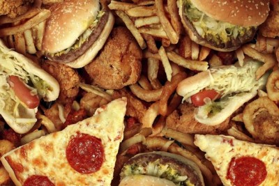 UK to ban the Junk food advertisement online as a move towards anti-obesity drive