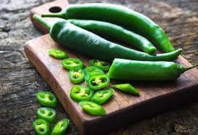 Eating 1 green chilli daily gives amazing health benefits, just eat it in this way