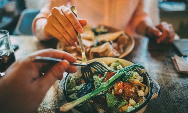 Breaking Cycle of Emotional Eating: How to Nurture Healthier Relationship with Food