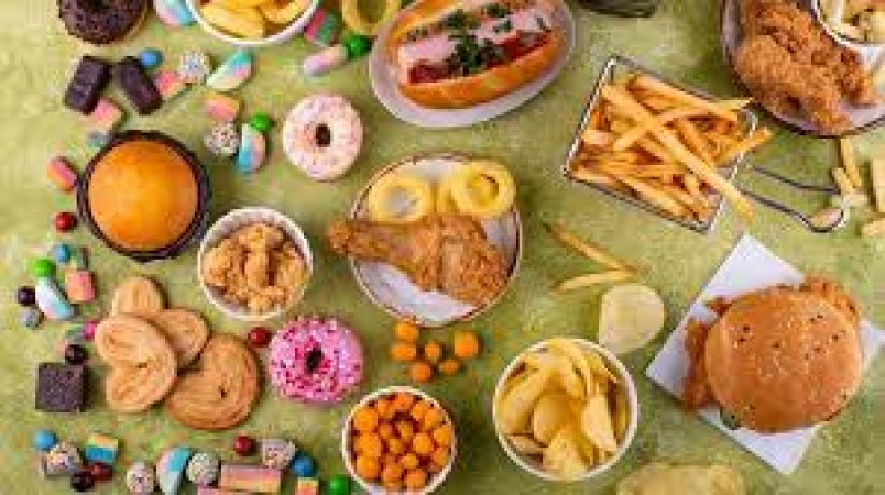 If you love junk food then be careful, keep distance from today itself, otherwise your heart will get sick