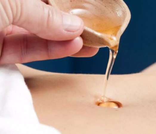 Applying oil in the navel reduces tension, Know its other surprising benefits