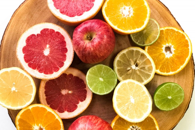 सर्दी के मौसम में खाएं ये फल, बीमारियों से रहेंगे दूर