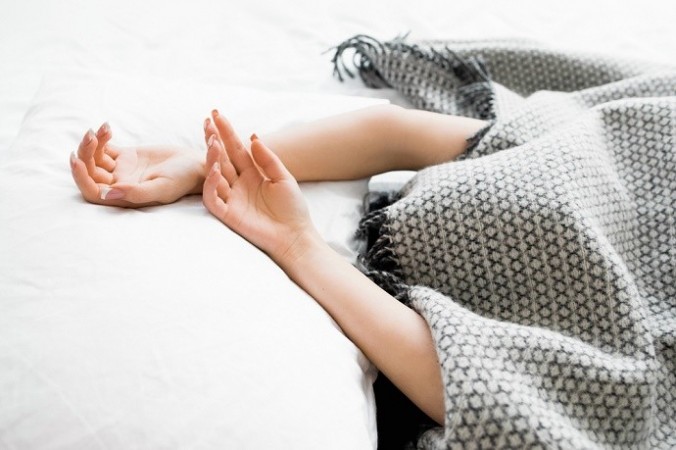 Is it right to sleep by covering the face with a blanket in winter?