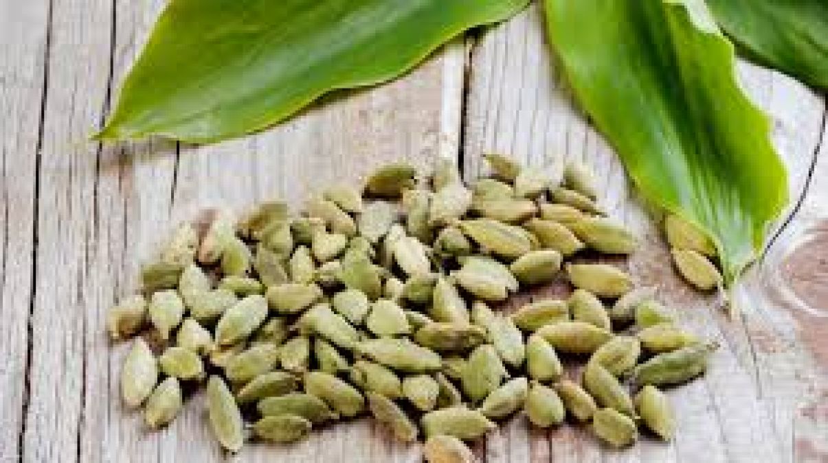 Drink cardamom water to reduce weight; know other benefits