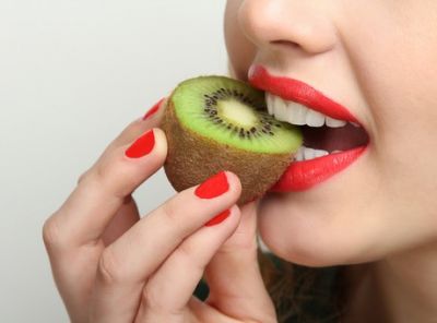KNOW WHAT ARE THE BENEFITS OF EATING KIWI