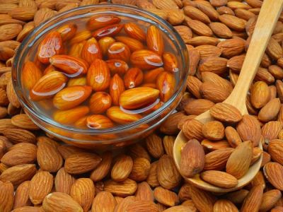 Eat soaked almonds to get these amazing benefits