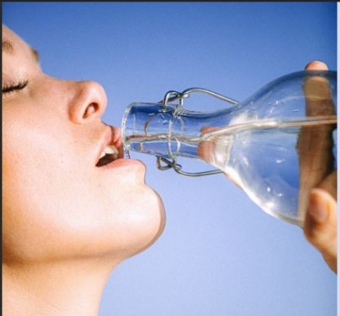 Health Tips: Drinking too much water does not increase unhealthy cholesterol in the body, know what is the connection between the two?