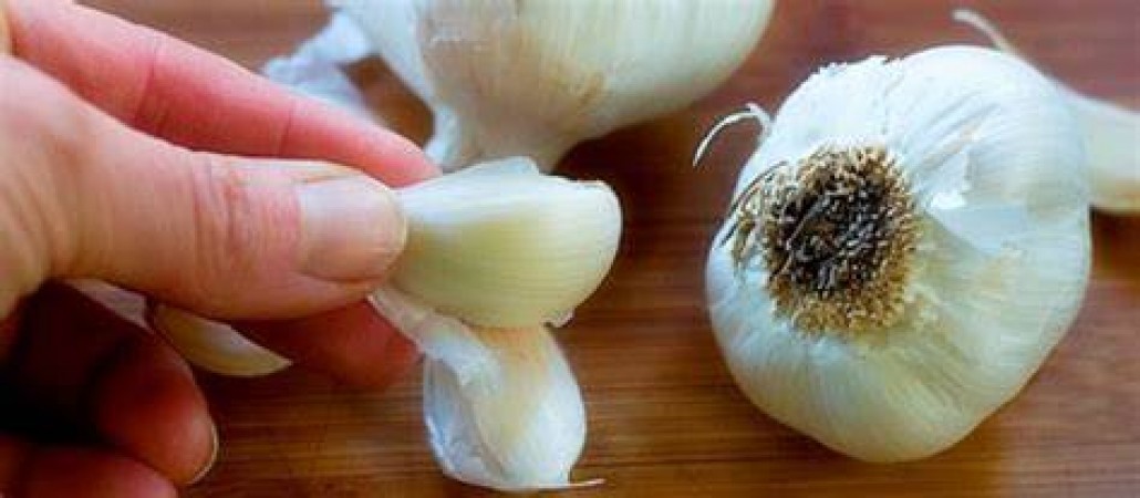 Why is it said to eat a clove of garlic every morning on an empty stomach? Know its benefits