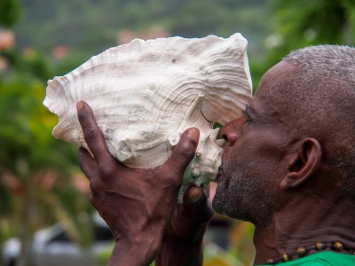 By blowing conch daily one gets relief from these diseases and face also gets brightened