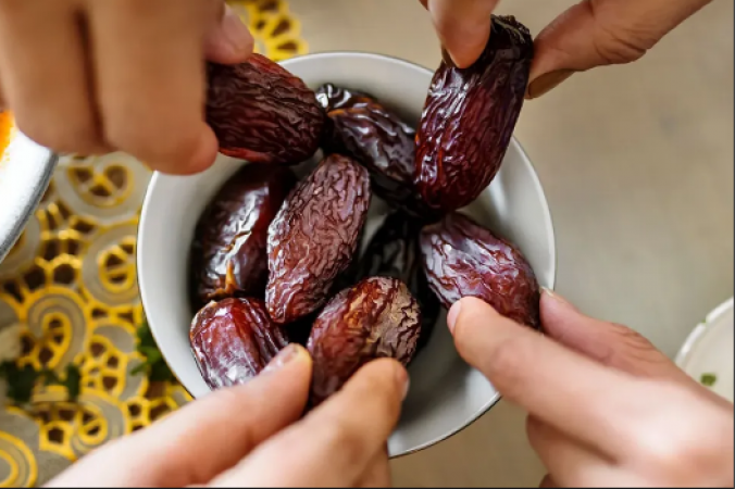 You will get amazing benefits by eating dates