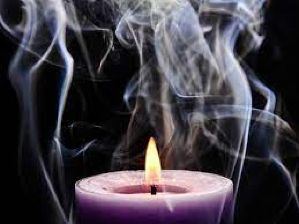 For which people can candle smoke be dangerous? Lungs may turn black!