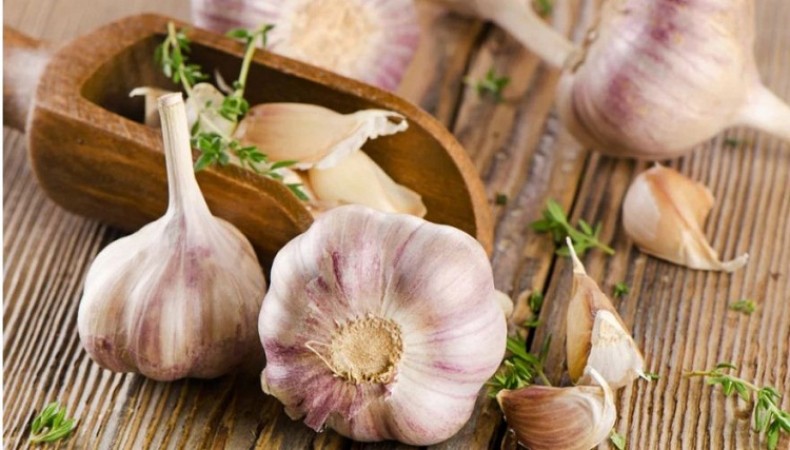 Treating Foot Fungus with Garlic: A Natural Remedy