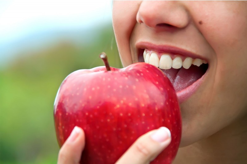Know at which time of the day you should never eat apples