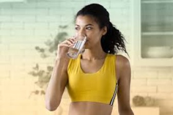 Does drinking water during workout have negative effects on health? Know what experts say