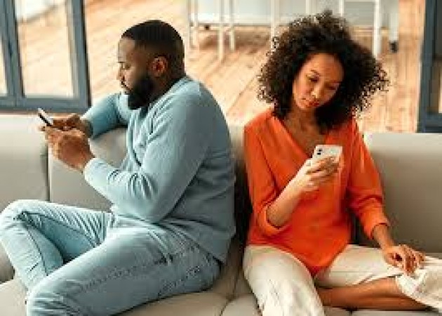 Digital Detox: Healing Relationship Strains Caused by Mobile Devices