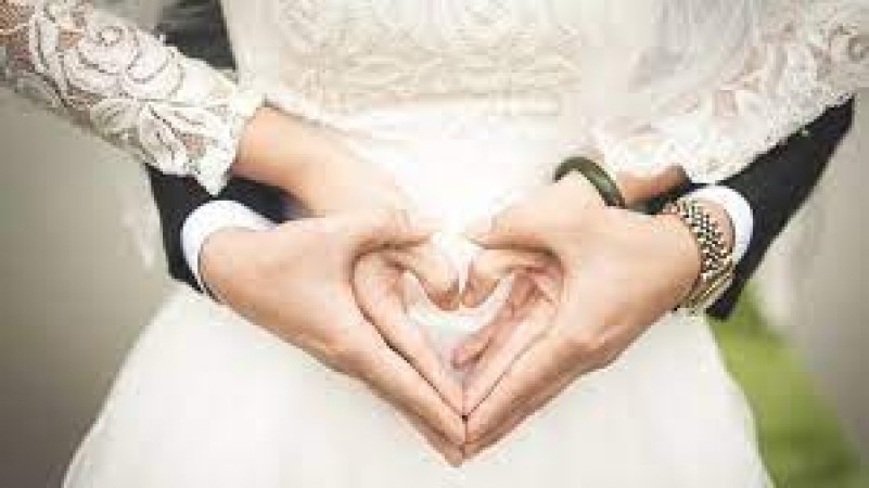 शादी की खुशियां सालों तक बनी रहें, दांपत्य जीवन में प्यार बनाए रखने के 10 टिप्स