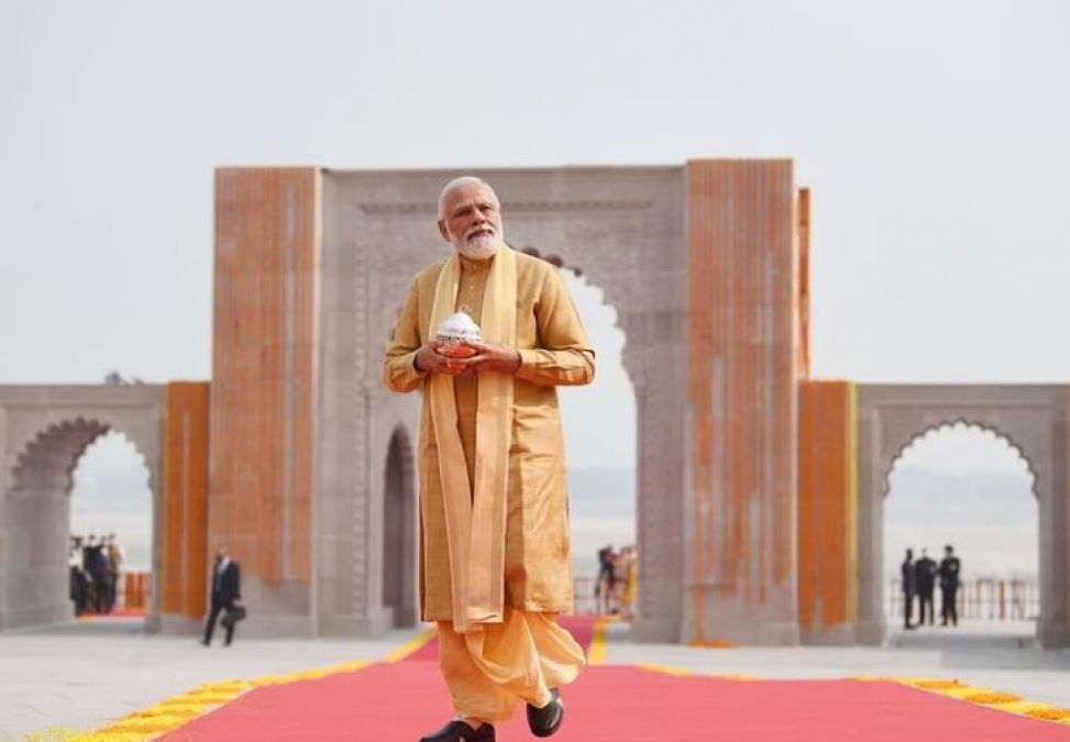 Who is PM Modi's Designer Behind His Trendsetting Look?