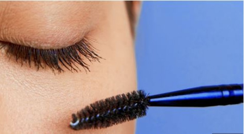 You also have the habit of applying mascara again and again! These losses can occur