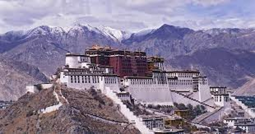 Discovering the Mystique of the Potala Palace: A Journey to Tibet's Spiritual Gem