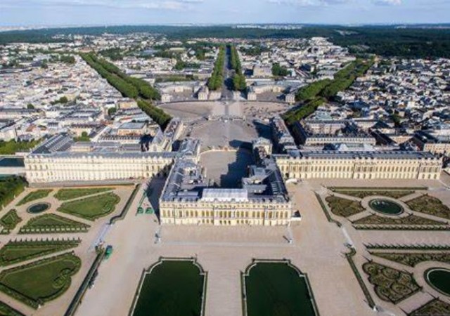 The Magnificence of the Palace of Versailles: A Journey Through History