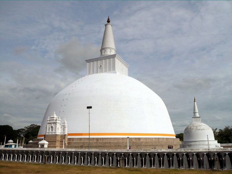 Ruwanweli Maha Seya: Stupa of Significance