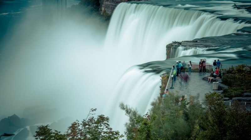 9 Recognizable Waterfalls Around the World: From Angel Falls to Niagara Falls