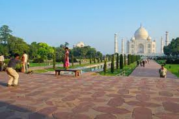Taj Mahal is not just a king, here stone flowers were planted in love
