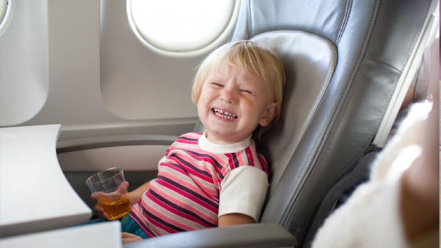 Travel hacks that can make flying enjoyable with babies and children !
