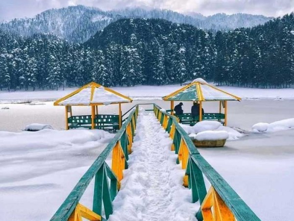 If you want to enjoy summer in winter, then you can visit these four places in India