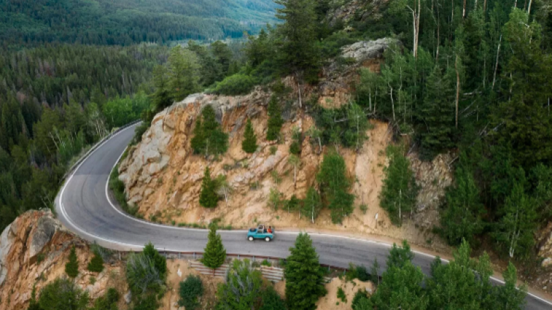 If you are planning a road trip to hilly places, then know some important driving rules
