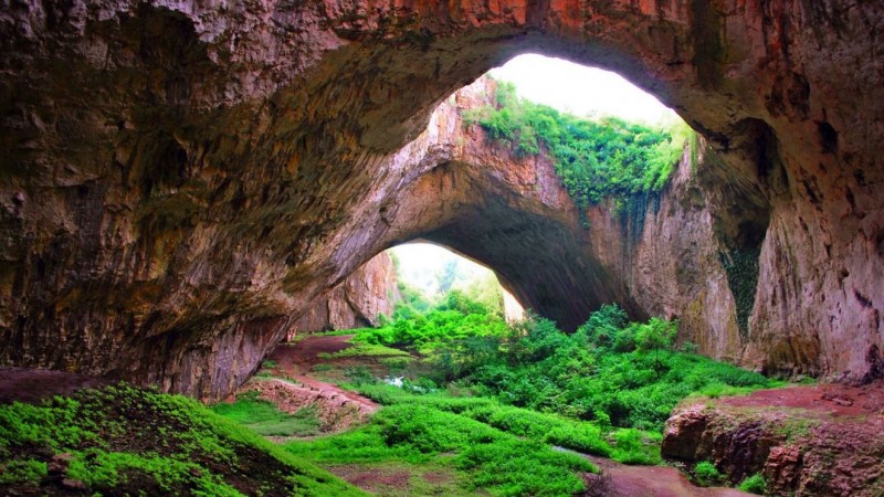 Exploring Earth's Geological Wonders: Caves, Canyons, and Mountains