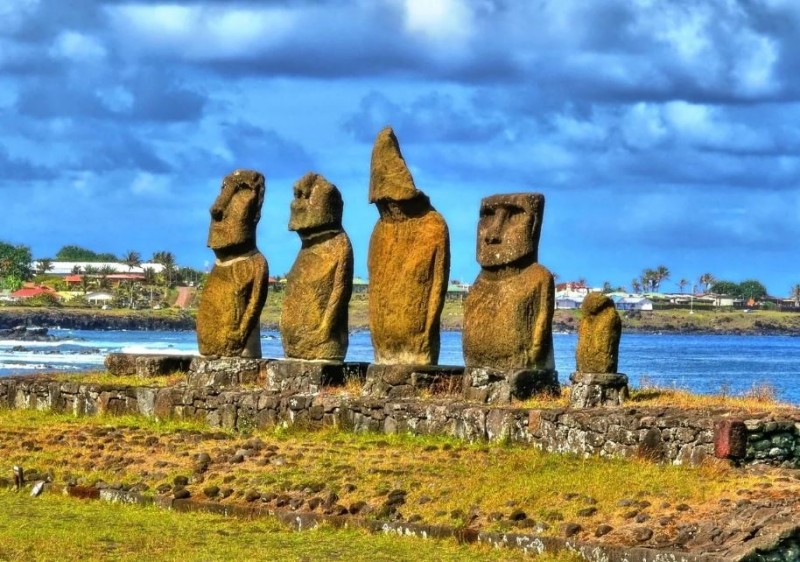 Easter Island Moai: Giant Stone Statues on Easter Island